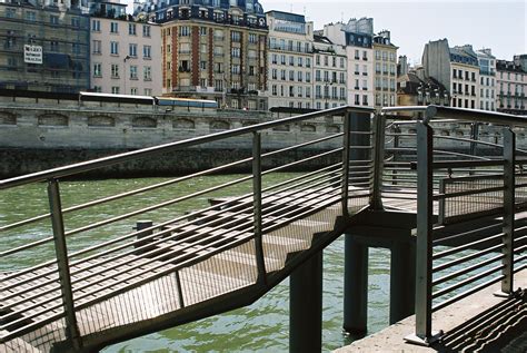 Embarcad Re Saint Michel Sur La Seine Paris Spielmann Chirino