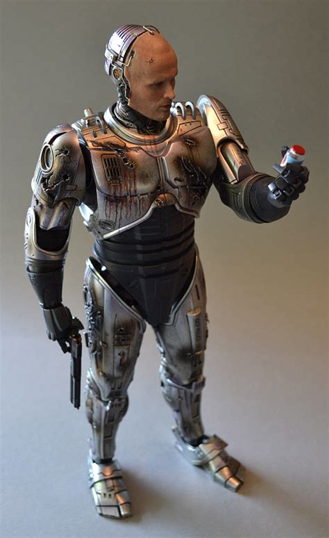 Hot Toys RoboCop Battle Damaged Alex Murphy MMS