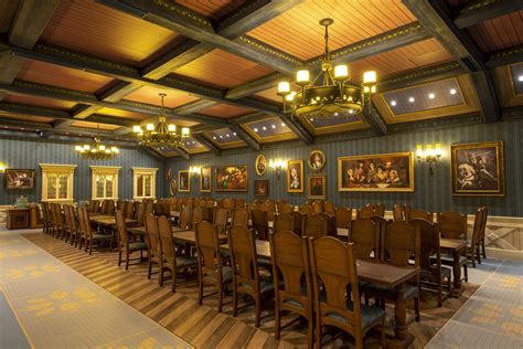 FIRST LOOK INSIDE Disney's NEW Frozen Restaurant: Royal Banquet of