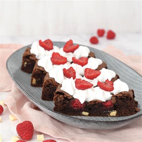 Frambozen Witte Chocolade Brownies Met Meringue Laura S Bakery