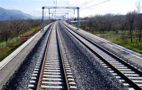 Senza Stipendio Gli Operai Del Raddoppio Ferroviario Stamane Sit In