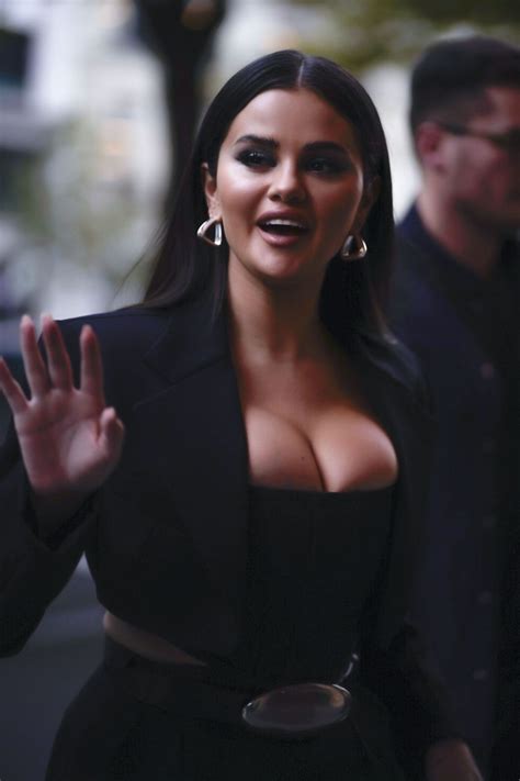 Omg Selena Gomez Big Swollen Tits Exploding From Her Corset Celeblr