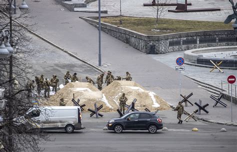 Residents Of Kyiv Brace For Battle Of Ukraine S Capital