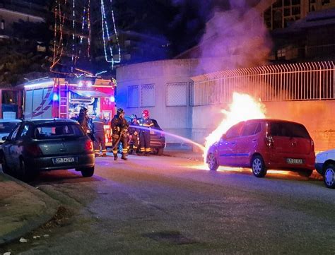 Reggio Macchina In Fiamme Nel Quartiere Gebbione