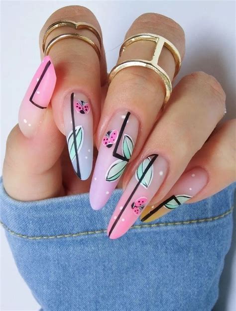 Pin By 𝘼𝙨𝙝𝙡𝙮 On 𝙉𝙖𝙞𝙡 𝘿𝙚𝙨𝙞𝙜𝙣𝙨 💅 April Nails Flamingo Nails Popular