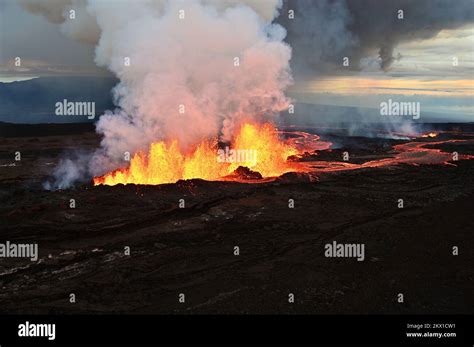 Mauna Loa United States Of America November Lava Fountains