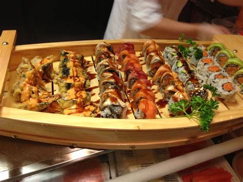 Sushi boat | Sushi, Sushi boat, Sushi lover