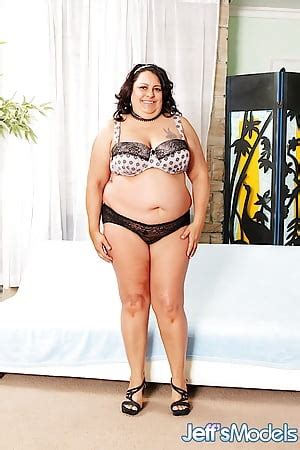 Lacy Bangs Shows Off Her Fat Ass And Pussy Pics Xhamster