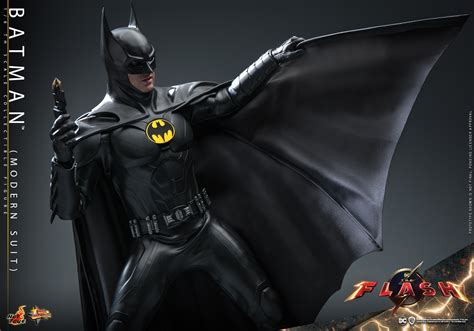 Figurka Batmana Keaton Z The Flash Od Hot Toys Batcave
