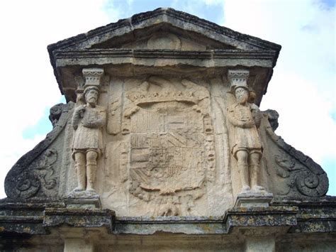 Fuente de Santa María Baeza Detalle del escudo heráldico de Felipe II