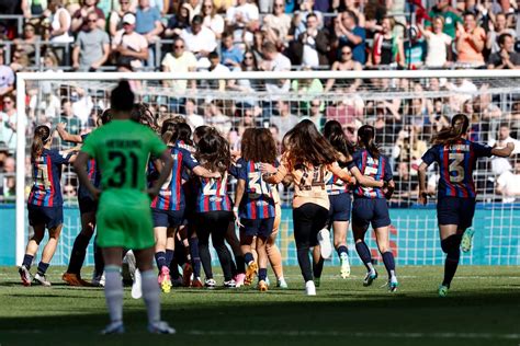 Ligue Des Champions Féminine Le Fc Barcelone Renverse Wolfsburg Et