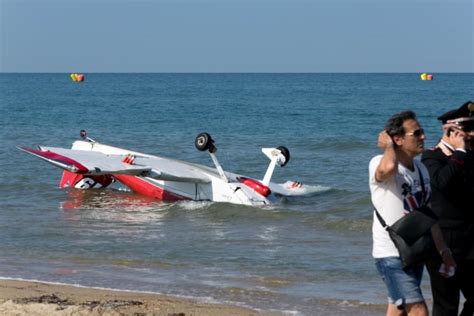 Alba Adriatica Scontro Fra Due Aerei All Air Show La Repubblica