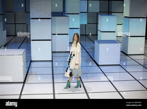 Anya Hindmarch Catwalk London Fashion Week 2016 Stock Photo Alamy