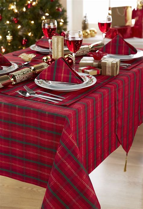 Holiday Gifts For Self-Improvement: Best Christmas Dining Table Runners