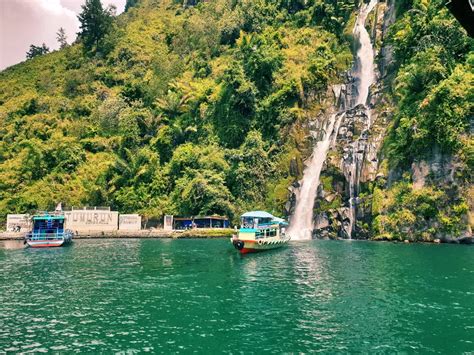 Air Terjun Situmurun Airnya Mengalir Langsung Ke Danau Toba