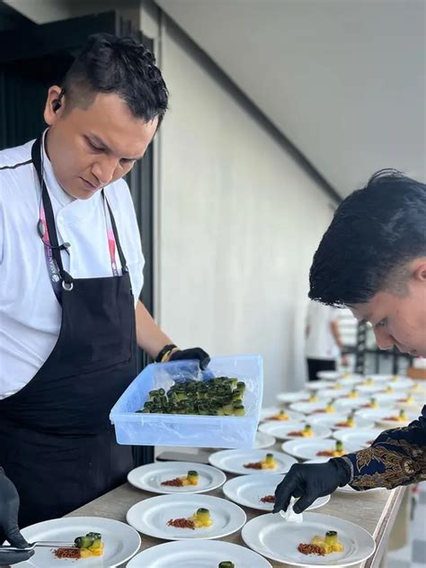 Presiden Jokowi Nikmati Makan Malam Sajian Chef Arnold Poernomo Di Ktt