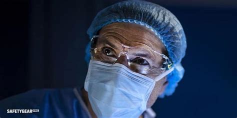 Why Surgeons Need Medical Eye Protection Safety Gear Pro