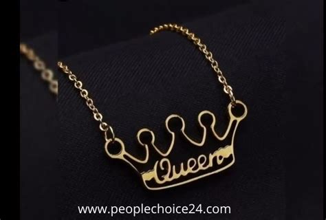 Best Female Name Locket Designs In Gold People Choice