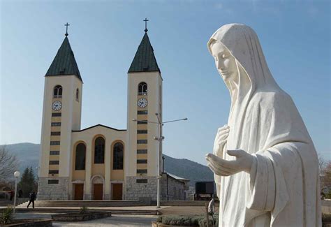 Rainha da Paz de Medjugorje Aparições da Virgem Maria