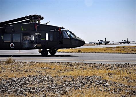 Sikorsky Entrega O Uh De N Mero E A Hist Ria Do Black Hawk N O