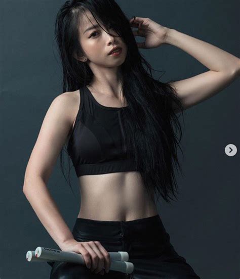 Hot girl làng võ lần vô địch thế giới khoe khéo cơ bụng đẹp