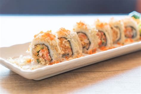 Premium Photo Sushi Roll Maki Tempura