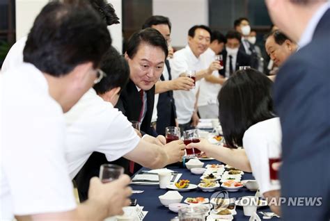 尹대통령 국민의힘 원외 당협위원장들과 첫 오찬 간담회