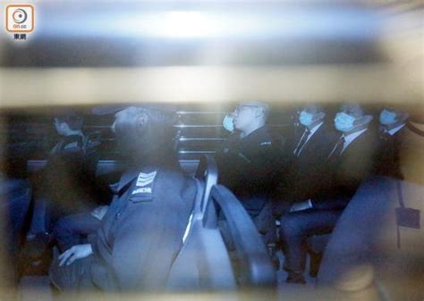 香港警察殴打占中者案宣判：7人全部被判2年 新浪广东 新浪网