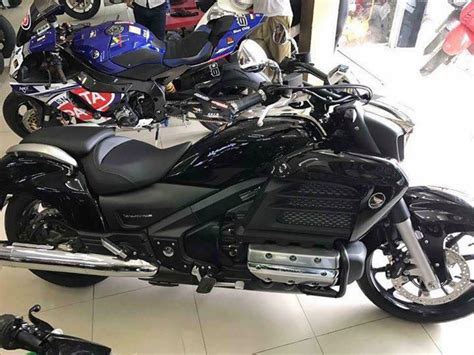 T Ng H P V Honda Gold Wing C Hot Nh T