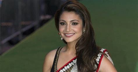 Anushka Sharma In Saree At IIFA Awards Hot Actress