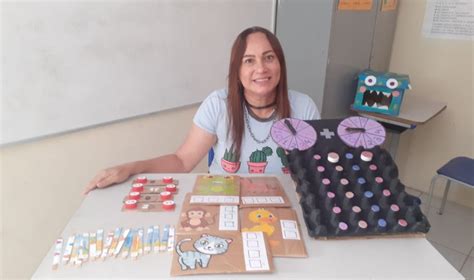 Professora dos brinquedos cria jogos matemáticos a partir de