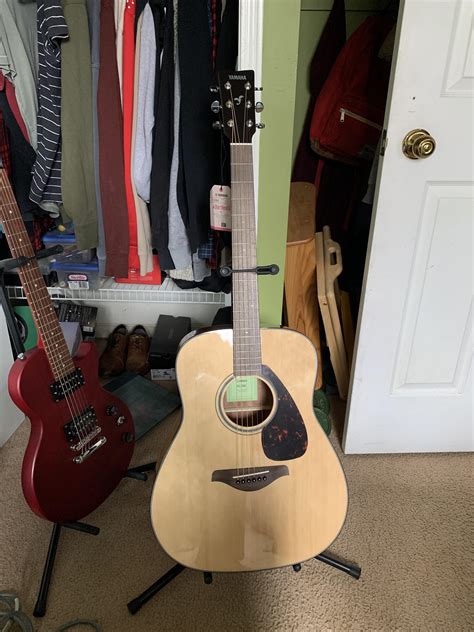 Picked up my first acoustic! The Yamaha FG800 👌🏻 : r/AcousticGuitar