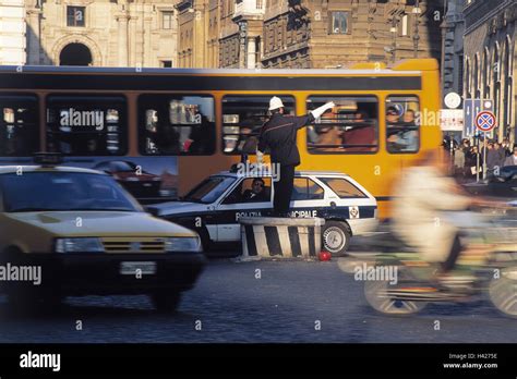 Italy, Rome, street scene, cars, traffic policeman, no model release, Europe, Southern, Europe ...