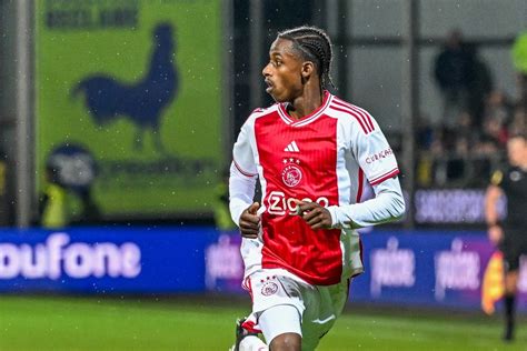 Martha Op Weg Naar De Uitgang Bij Ajax Voetbal International