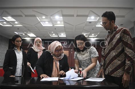 Pelaporan Dugaan Hakim Konstitusi Langgar Kode Etik Antara Foto