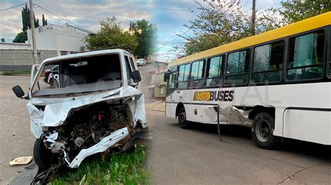 Fuerte Accidente De Tr Nsito Entre Un Colectivo De La L Nea Y Una