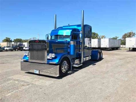 Peterbilt 379 2003 Sleeper Semi Trucks