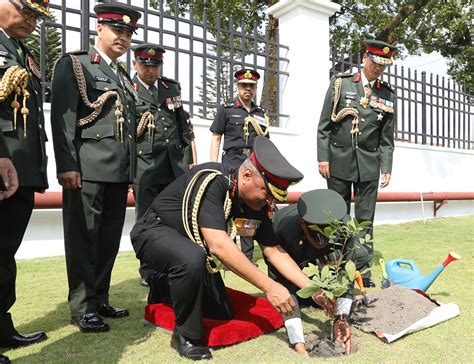 १० तस्बिरमा हेर्नुस् भारतीय सेना प्रमुखको सम्मान र वृक्षरोपण Nepal Khabar