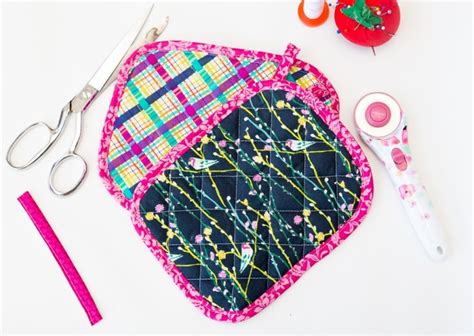 14 Cute Diy Potholders To Sew Or Crochet Shelterness