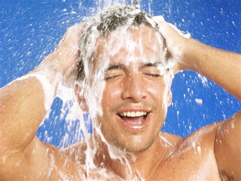 பசச தணணர களயல Vs சடதணணர களயல எத சறநதத Which is good hot water bath or