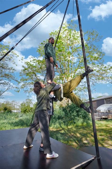 Ecole Des Arts Du Cirque La Carri Re Saint Barth Lemy D Anjou Dans