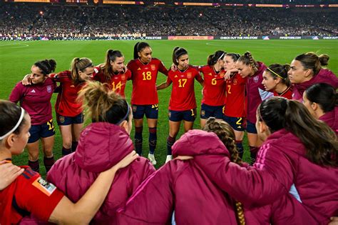 Sexism in Spanish Women’s Soccer: Bedtime Check-Ins and Verbal Abuse - The New York Times