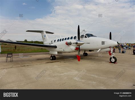 Beechcraft King Air Image & Photo (Free Trial) | Bigstock