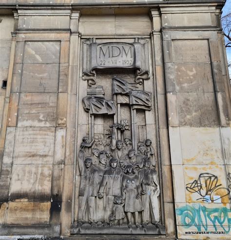 Płaskorzeźba "Otwarcie MDM"