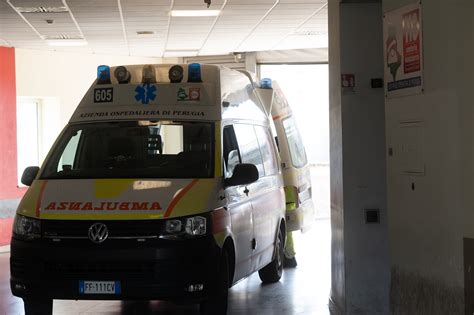 Precipita Dal Balcone Mentre Tenta Di Recuperare Una Molletta Del