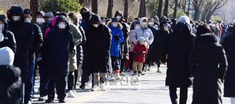 “이틀째 2만명대” 신규확진 2만2907명연휴 뒤 확산세 우려종합 서울신문