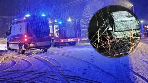 Klementowice Kierowca bmw wjechał do stawu Z pasażerem czekali na