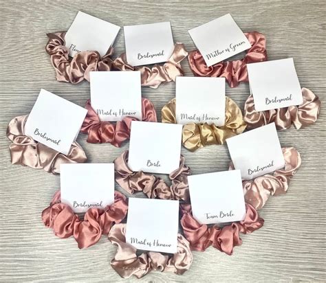 There Are Many Different Types Of Place Cards In The Shape Of Hearts