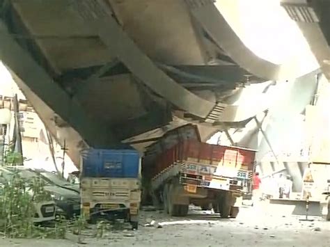 Under Construction Flyover Collapses In Kolkata Dynamite News