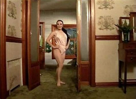 Naked Sasha Montenegro in Solicíto marido para engañar